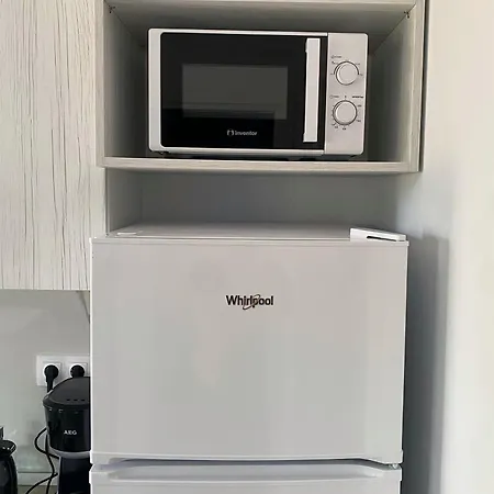 Adams * Szkála Rahoníu