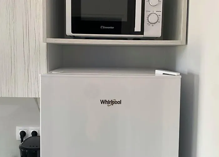 Adams * Szkála Rahoníu